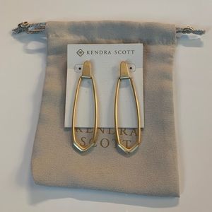 Kendra Scott Patterson Hoop Earrings in gold